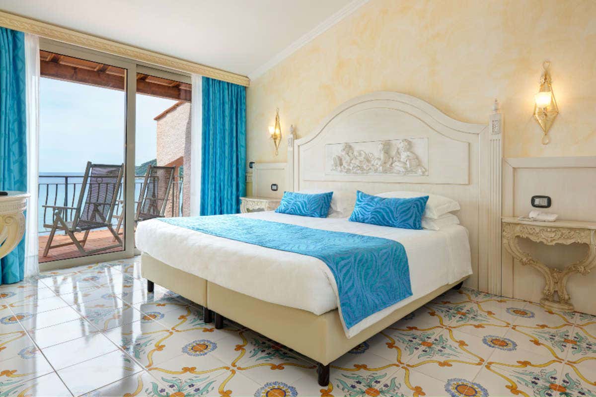 Dieci esperienze imperdibili sull’Isola d’Elba tra immersioni, balene e miniere