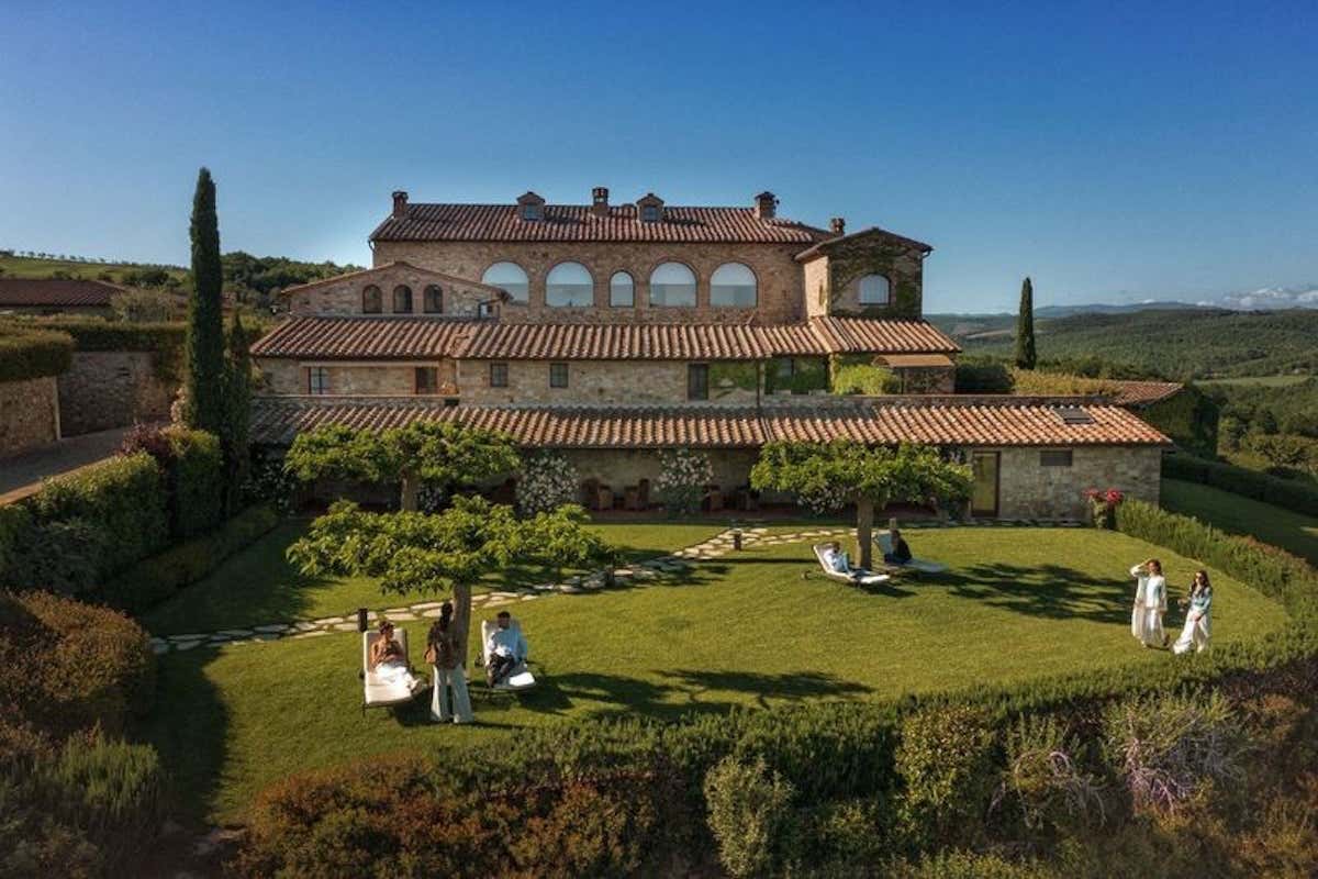 Tra le colline senesi due hotel cinque stelle simbolo della sontuosità toscana