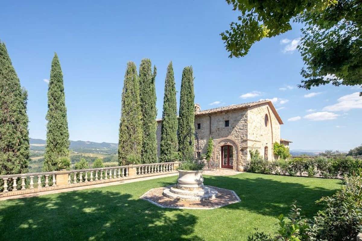Tra le colline senesi due hotel cinque stelle simbolo della sontuosità toscana