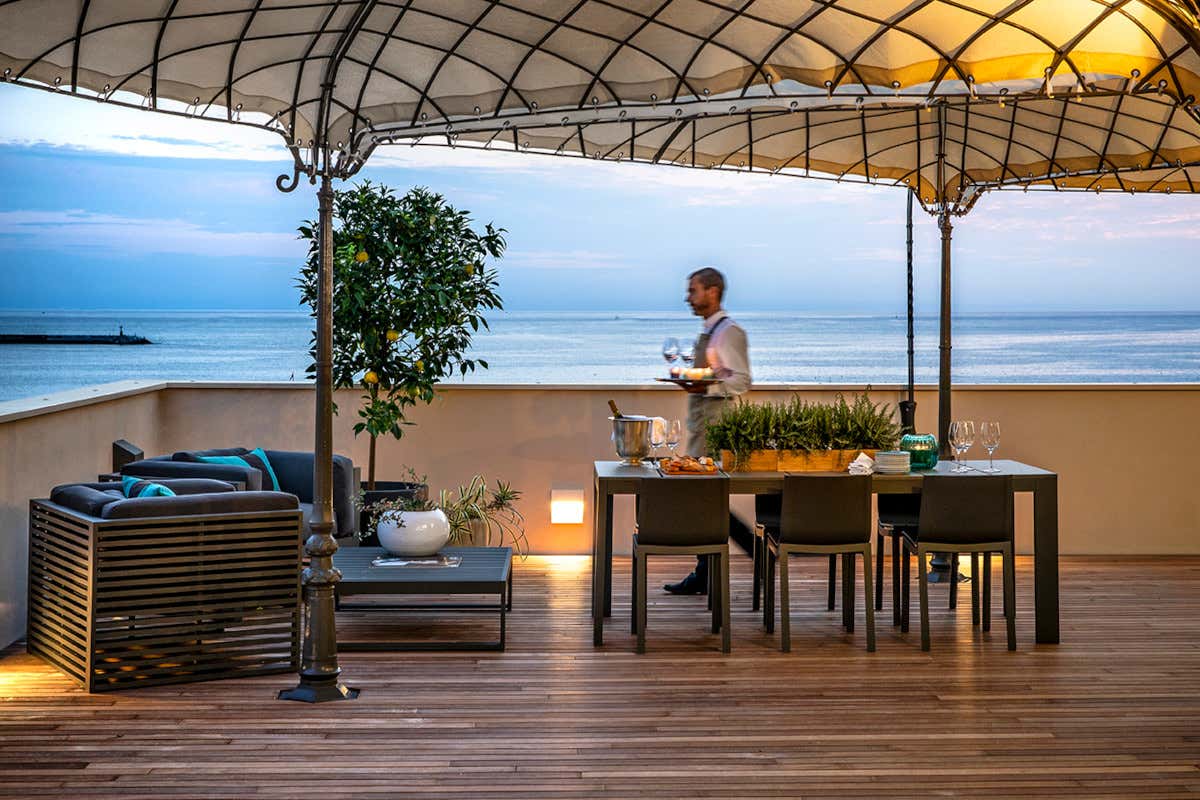 Hotel Plaza e de Russie, per cene al tramonto sul mar Tirreno Relais