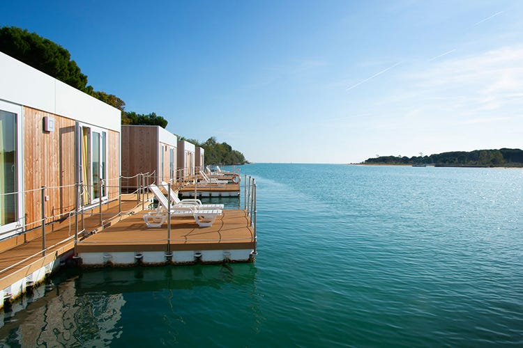 Le case galleggianti all’ormeggio sono in aree dedicate della Marina In barca come in hotel? Il nuovo trend delle House Boat