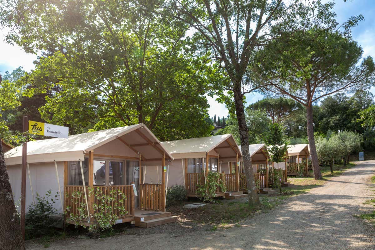 Alcune delle sistemazioni dell'Hu Firenze Certosa camping in town