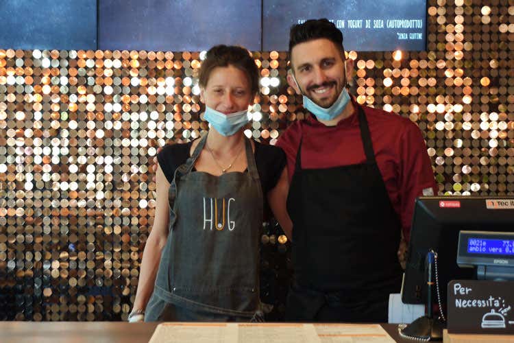 Marlene Madureri e Luca Perissinotto - Burger vegani e posate riciclabili A Monza la scelta ecologica di Hug