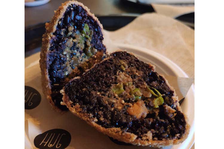 Arancino di riso Venere - Burger vegani e posate riciclabili A Monza la scelta ecologica di Hug