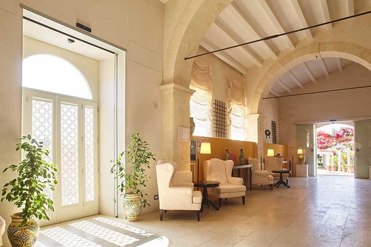 La lobby di Borgo Luce I Monasteri Radisson Group investe in Italia puntando su cibo, tradizione e turismo esperienziale