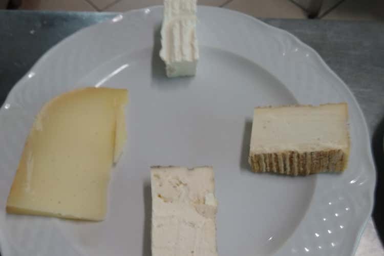 I formaggi in degustazione (Ci vediamo Dop, da Iannarone i formaggi si prendono la scena)
