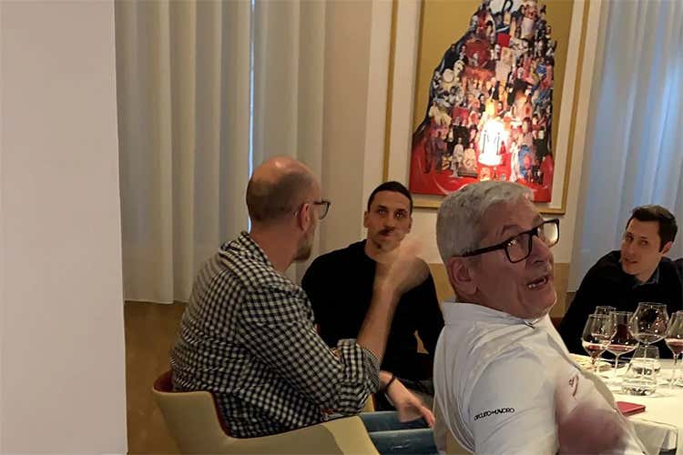 Lo scatto incriminato Ibra al ristorante in zona rossa? Anche i vip stanchi delle restrizioni Lo scatto incriminato Ibra al ristorante in zona rossa? Anche i vip stanchi delle restrizioni