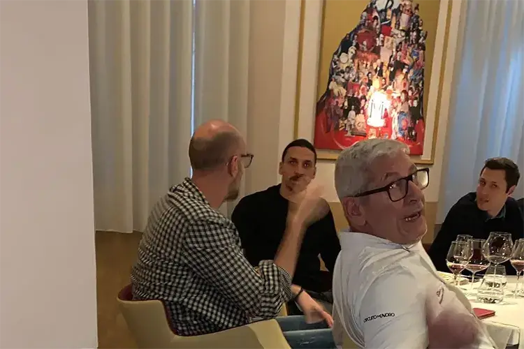 Lo scatto incriminato Ibra al ristorante in zona rossa? Anche i vip stanchi delle restrizioni