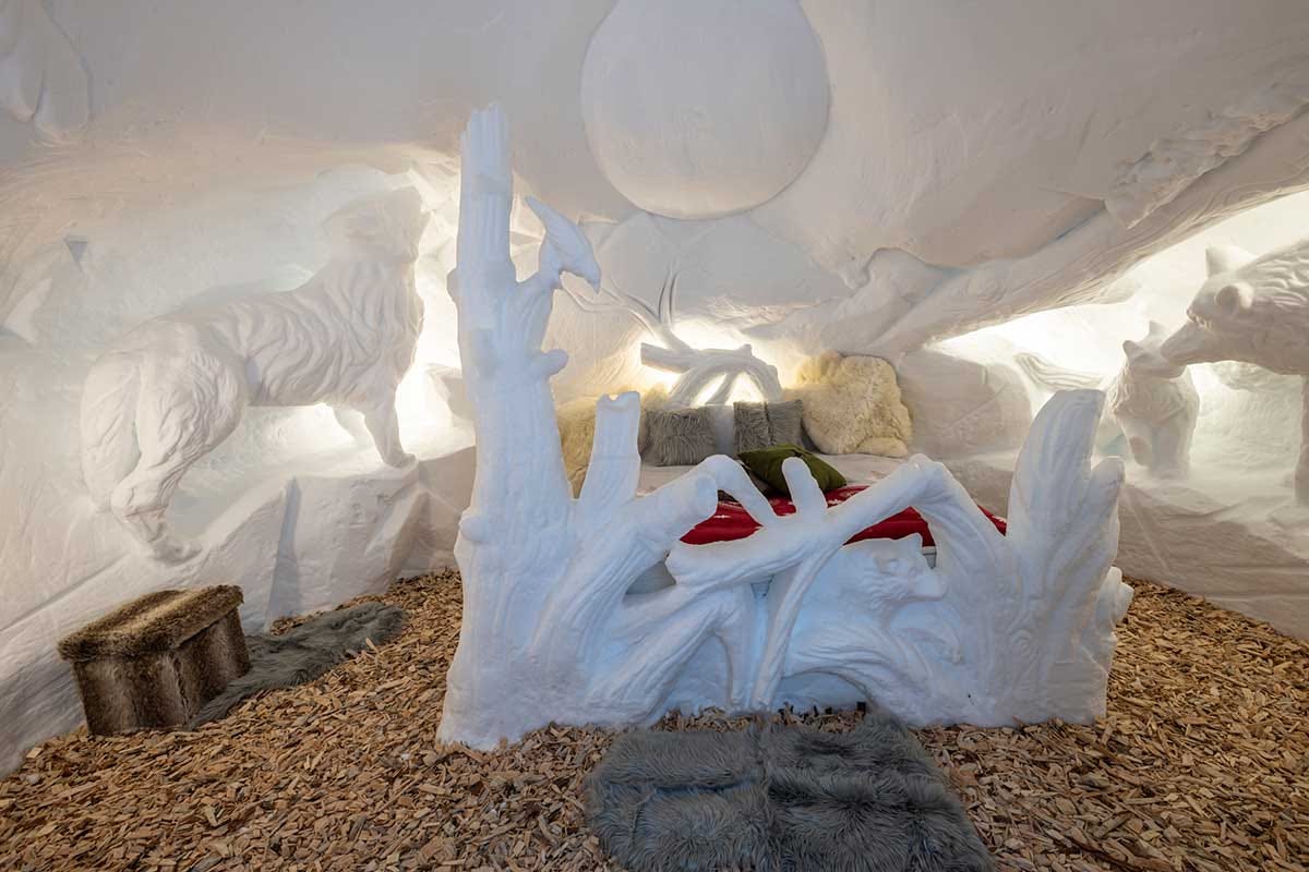 L'interno di un igloo (Foto di: Mauro Mariotti) Sul Ghiacciaio Presana, prima si scia e poi si dorme in un igloo