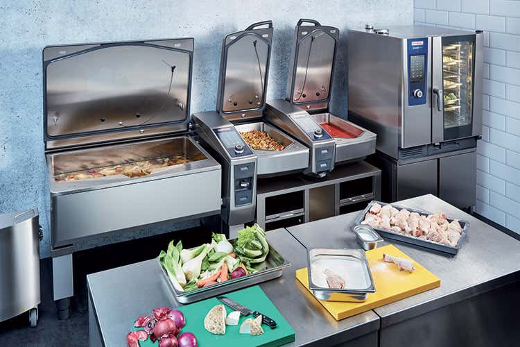 Rational iKitchen, tre cucine in una Una soluzione per grandi numeri