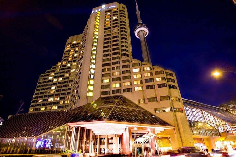 (Intercontinental Toronto Centre25 piani di lusso con vista sull’Ontario)