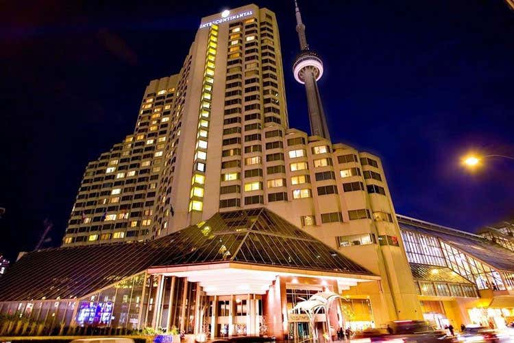 (Intercontinental Toronto Centre25 piani di lusso con vista sull&rsquo;Ontario)