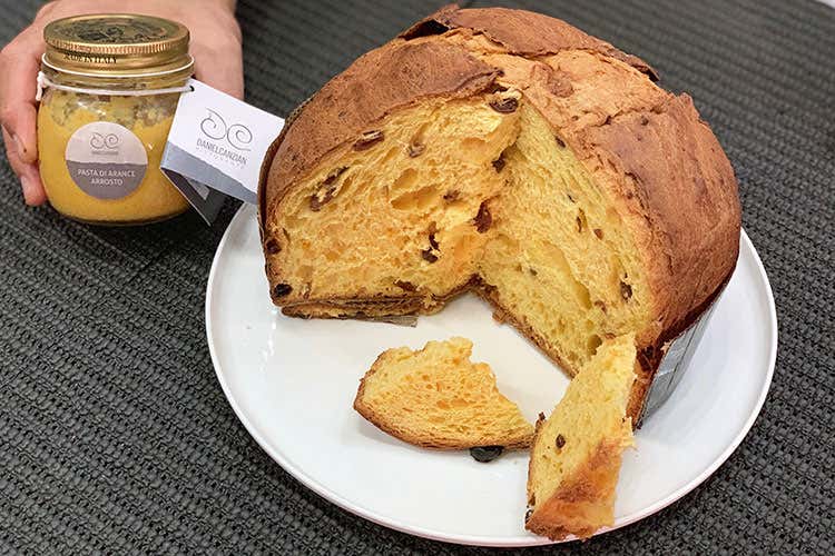 La creazione del cuoco con la pasta di arance arrosto (Il panettone di Daniel Canzian Novit&agrave; pasta di arance arrosto)