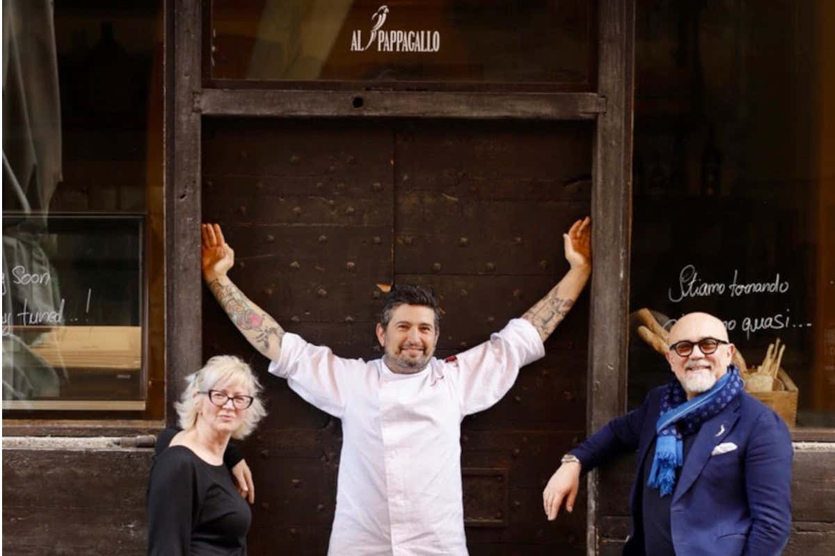 Elisabetta Valenti, Corrado Parisi e Michele Pettinicchio Giri di vite a Bologna con il Consorzio Vini Alto Adige Elisabetta Valenti, Corrado Parisi e Michele Pettinicchio Giri di vite a Bologna con il Consorzio Vini Alto Adige