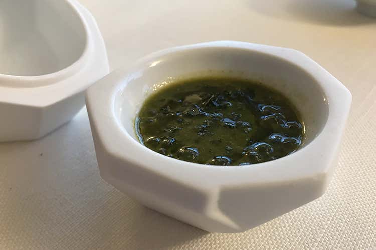 Tre consommè - manzo, gamberi e ortica - con olio all'aglio orsino, miso e tapioca (Il Porticciolo, la stella sul lago che non potremo più scordare)