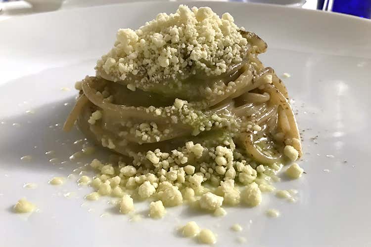 Spaghetto iodato con olio di aneto e neve di rafano (Il Porticciolo, la stella sul lago che non potremo più scordare)