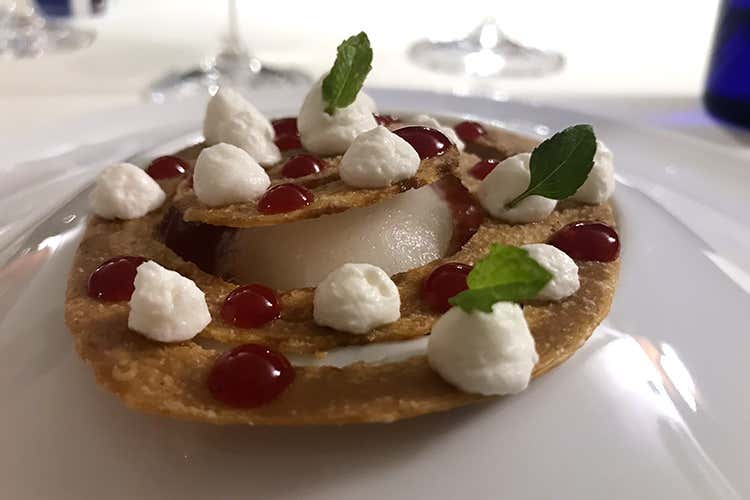 Sorbetto con Acqua SanPellegrino, zeste di limone e menta e fragole macerate (Il Porticciolo, la stella sul lago che non potremo più scordare)