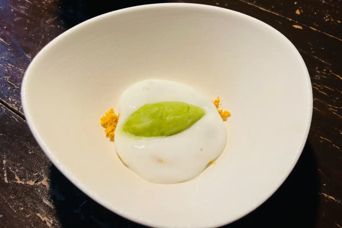 Limone, Asparagi e Polenta Istintivo, giocoso, creativo: il nuovo menu de Il Tiglio di Montemonaco