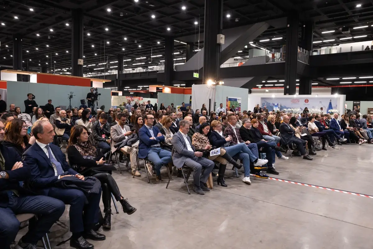 La presentazione de ilGolosario Ristoranti 2023 Il Golosario Ristoranti, 11 le corone radiose nella guida 2023
