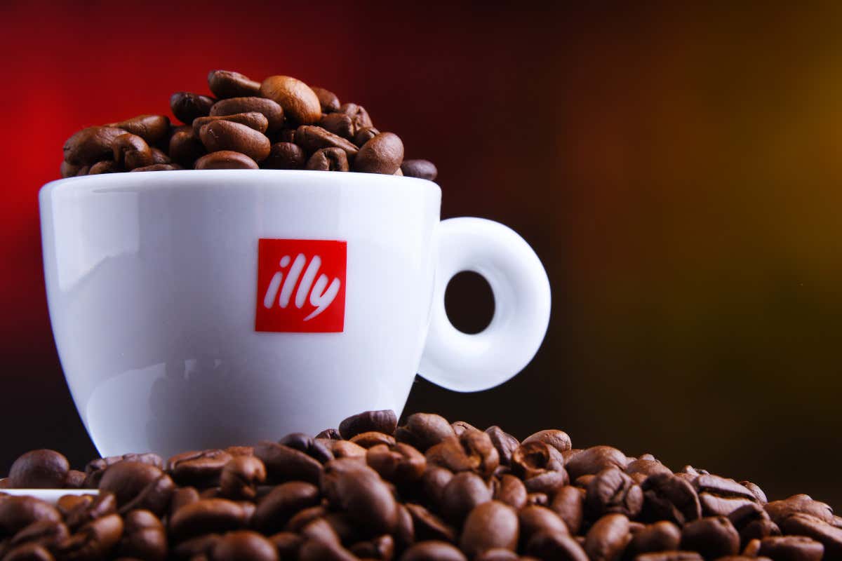 Illycaffè: ricavi in aumento nel 2025, utile in discesa per il caro materia prima Illy superati i 700 milioni di ricavi nel 2025. Ma giù l’utile