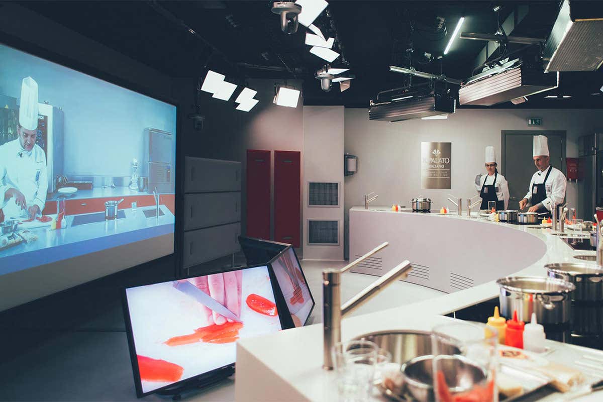 Ristorante chiuso? «E io studio» La strategia di Filippo Sinisgalli