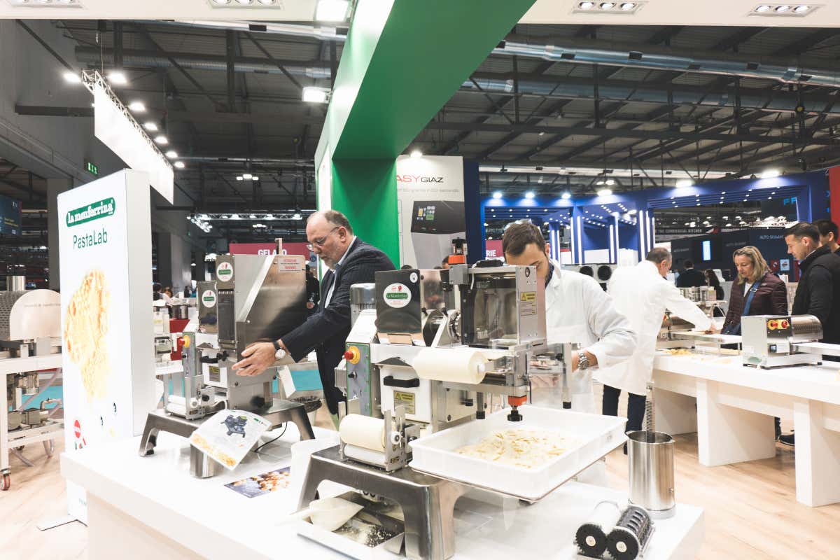 La macchina che permette di fare ravioli, gnocchi e pasta corta con un solo sistema La macchina che permette di fare ravioli, gnocchi e pasta corta con un solo sistema