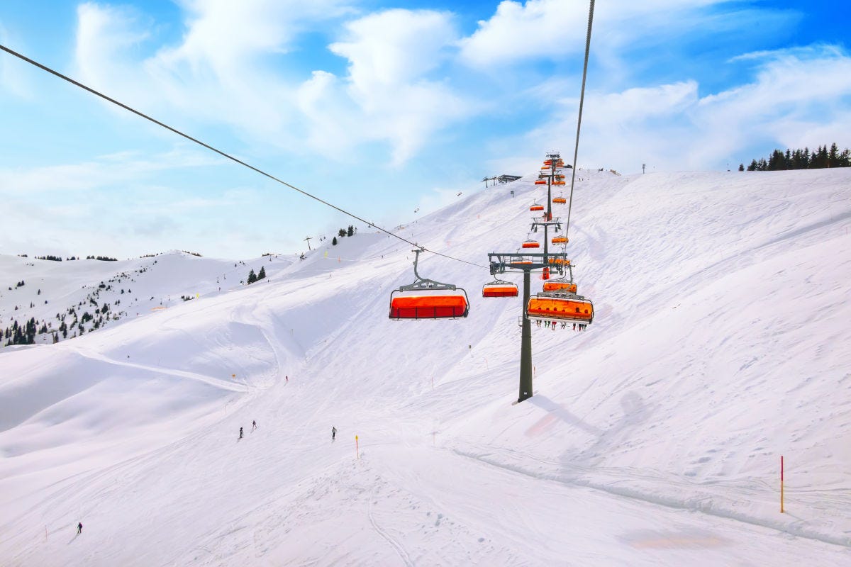 Montagna: caro bollette e alberghi chiusi compromettono sci e stagione invernale?