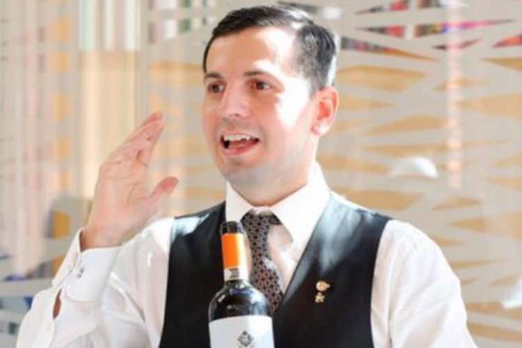 (In sala con... Gianluca Castellano «Spiegare il vino partendo dal territorio») (In sala con... Gianluca Castellano «Spiegare il vino partendo dal territorio»)