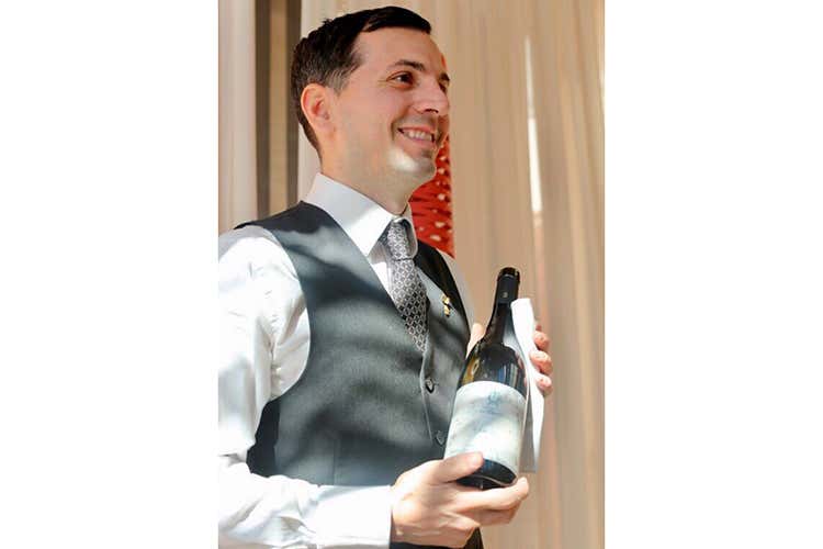 (In sala con... Gianluca Castellano «Spiegare il vino partendo dal territorio») (In sala con... Gianluca Castellano «Spiegare il vino partendo dal territorio»)