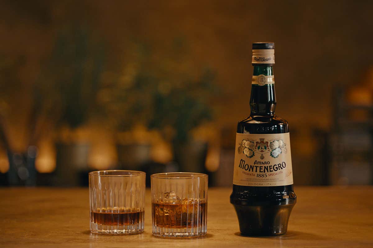 Totti-Spalletti, la pace nel bicchiere: Amaro Montenegro celebra l'amicizia (ritrovata) Totti-Spalletti, la pace nel bicchiere: Amaro Montenegro celebra l'amicizia (ritrovata)