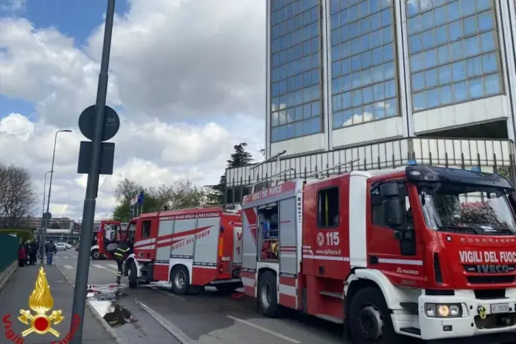 Incendio al The Hub di Milano: a fuoco un locale tecnico della Spa