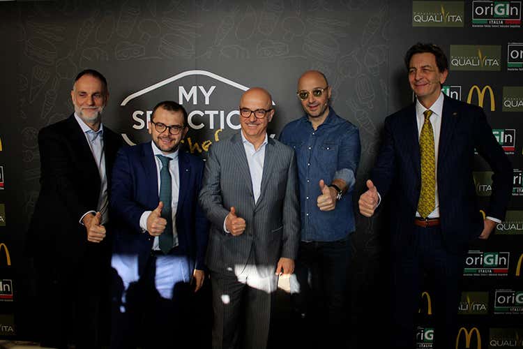 Mauro Rosati, Fabio Rolfi, Mario Federico, Joe Bastianich e Cesare Baldrighi (L'incontro tra Dop e Igp e i giovani grazie al contest My Selection Chef)