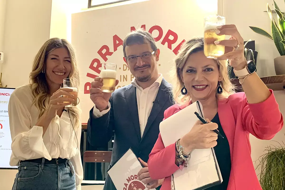 Cristina Newburgh, Cosimo Finzi, Ilaria Zaminga Gli italiani visti dagli italiani: conviviali, solidali, creativi, ironici