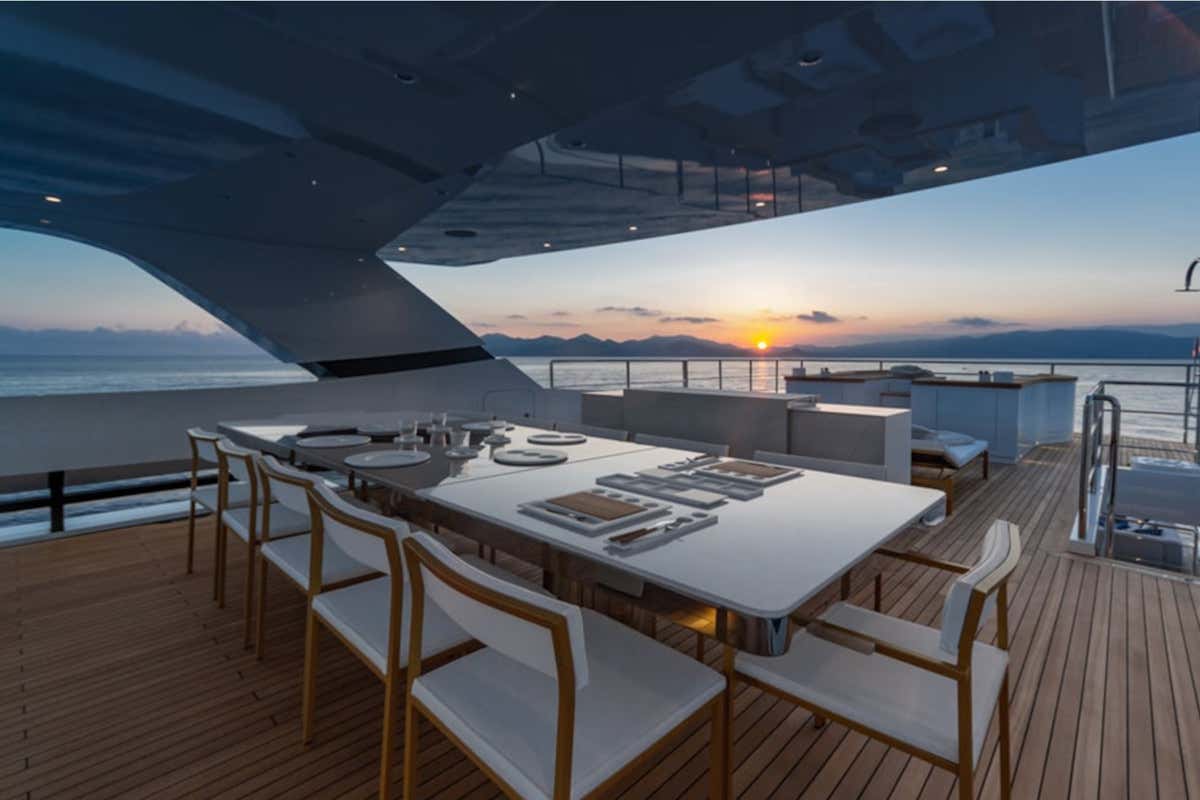 Infinito Design, dove lo stile incontra il mare Infinito Design sullo yacht lo stile incontra il mare