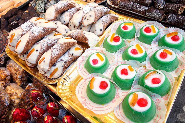 Cannoli e cassate - L’influenza della storia sulla grande cucina siciliana Cannoli e cassate - L’influenza della storia sulla grande cucina siciliana