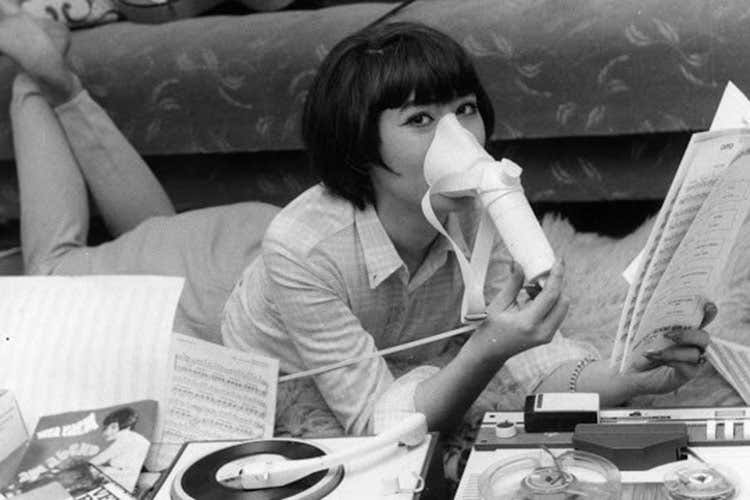 Come fu la Hong Kong? - Mascherine e influenze d'altri tempi Come fu la Hong Kong? - Mascherine e influenze d'altri tempi