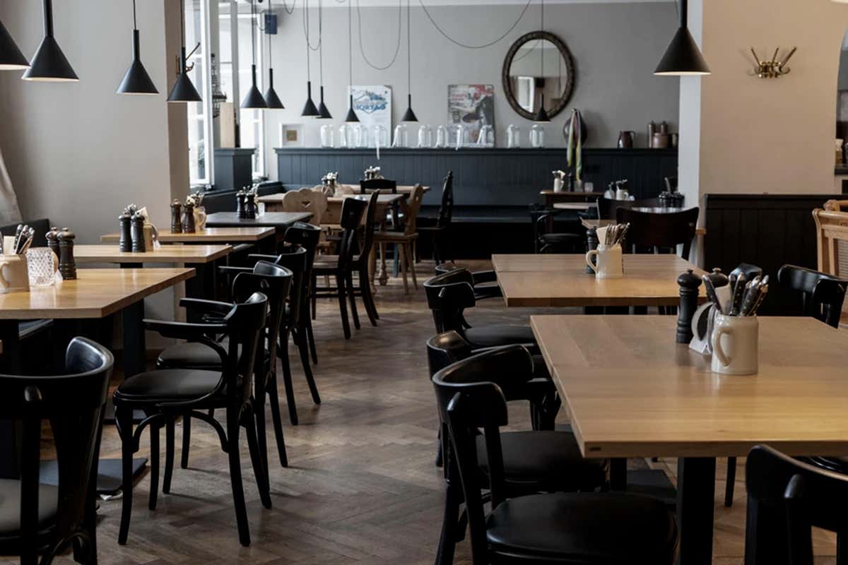 Dalla locanda storica al banco del mercato, una proposta autentica che unisce cucina austriaca, carni selezionate e birre locali nel cuore di Salisburgo