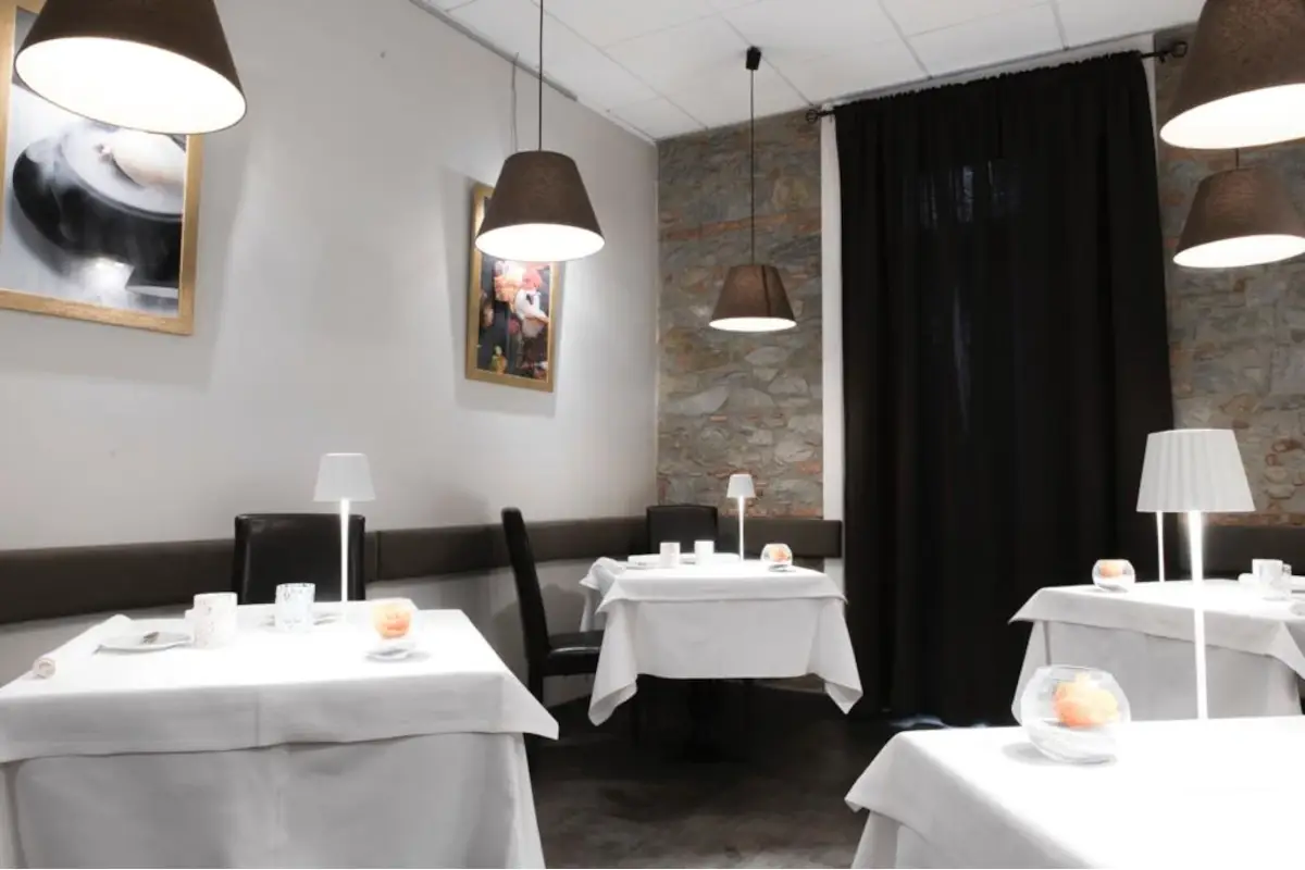 Gli interni dell'insolita Trattoria Tre Soldi di Firenze 