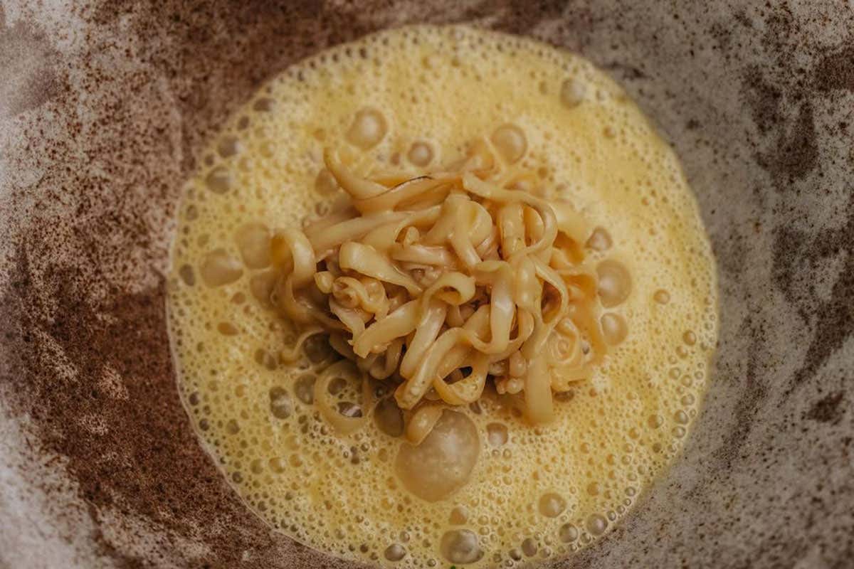 Il ristorante galleggiante nel fiordo di Hardanger che sembra un occhio di salmone