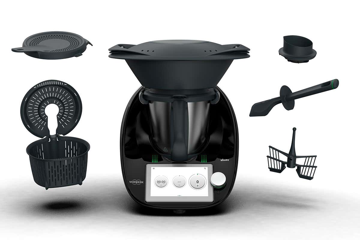 La nuova Limited Edition differisce dalla classica solo nel colore Eleganza in cucina: Bimby si veste di nero lucido La nuova Limited Edition differisce dalla classica solo nel colore Eleganza in cucina: Bimby si veste di nero lucido