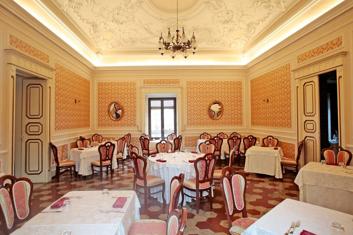 La sala interna del ristorante Menu siciliano immersi nella storia. A Siracusa spicca Settecento