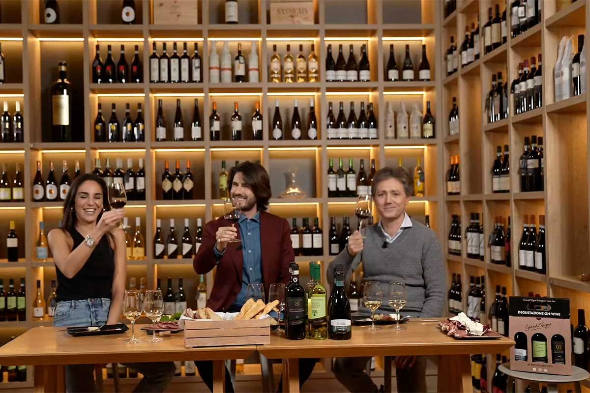 I protagonisti della degustazione, da sinistra: Chiara Carcano, Emanuele Trono e Fabrizio Stecca DA FINIRE - Grandi Vigne, piccoli produttori: così Iper rilancia la vendita di vini al supermercato