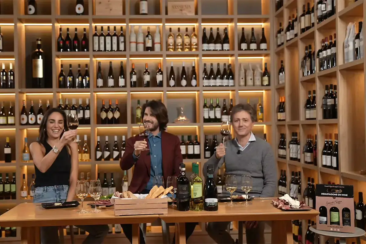 I protagonisti della degustazione, da sinistra: Chiara Carcano, Emanuele Trono e Fabrizio Stecca DA FINIRE - Grandi Vigne, piccoli produttori: cos&igrave; Iper rilancia la vendita di vini al supermercato