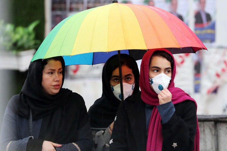 Donne iraniane con la mascherina - Almeno 120 i decessi in Iran In Giappone una donna si riammala