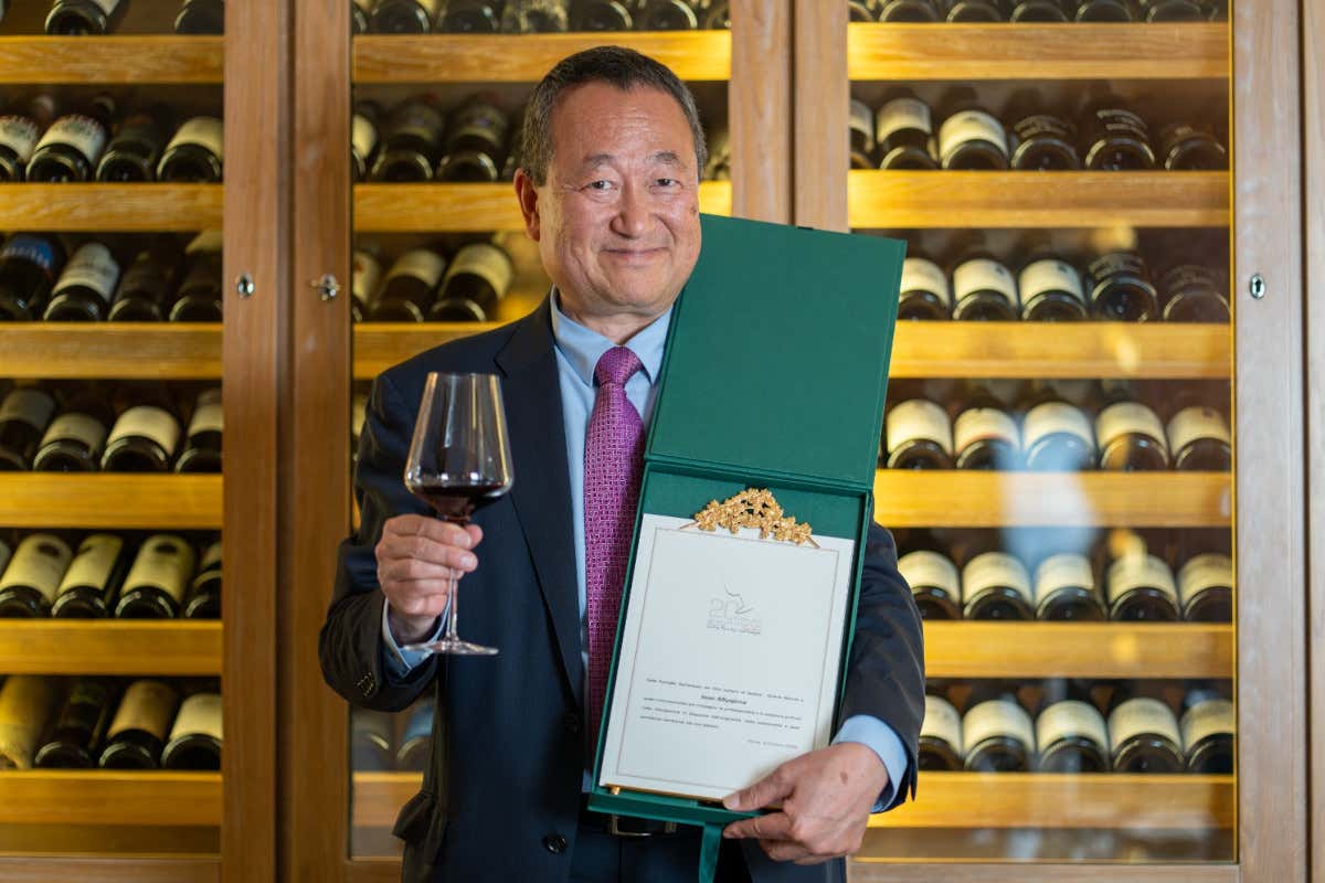 Il giornalista giapponese Isao Miyajima premiato dalle grandi famiglie del vino italiano