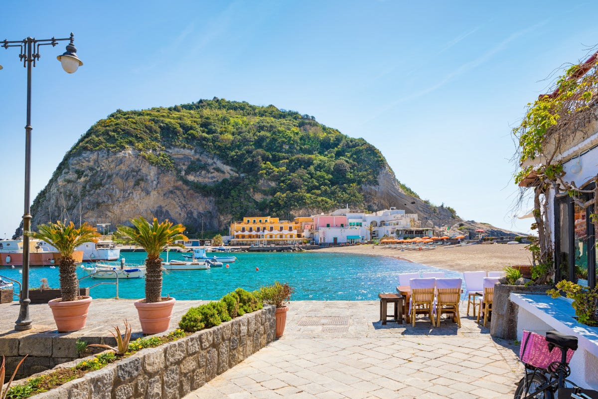 Le 5 meravigliose spiagge in Campania da non perdere quest'estate