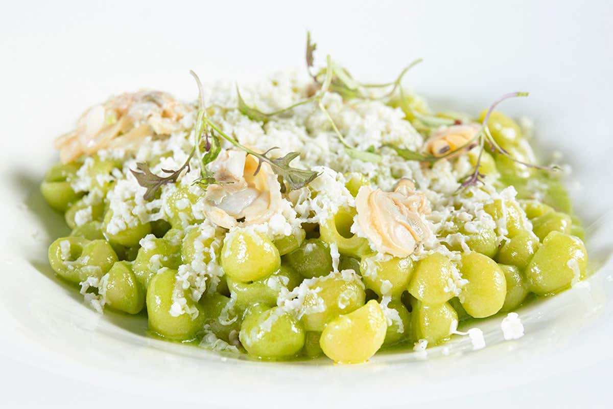 Lumachine di Gragnano, pesto di finocchio marino, vongole e Barilotto di Casa Madaio [[Giro del Golfo in otto giorni]]: Albergo Regina Isabella a Ischia