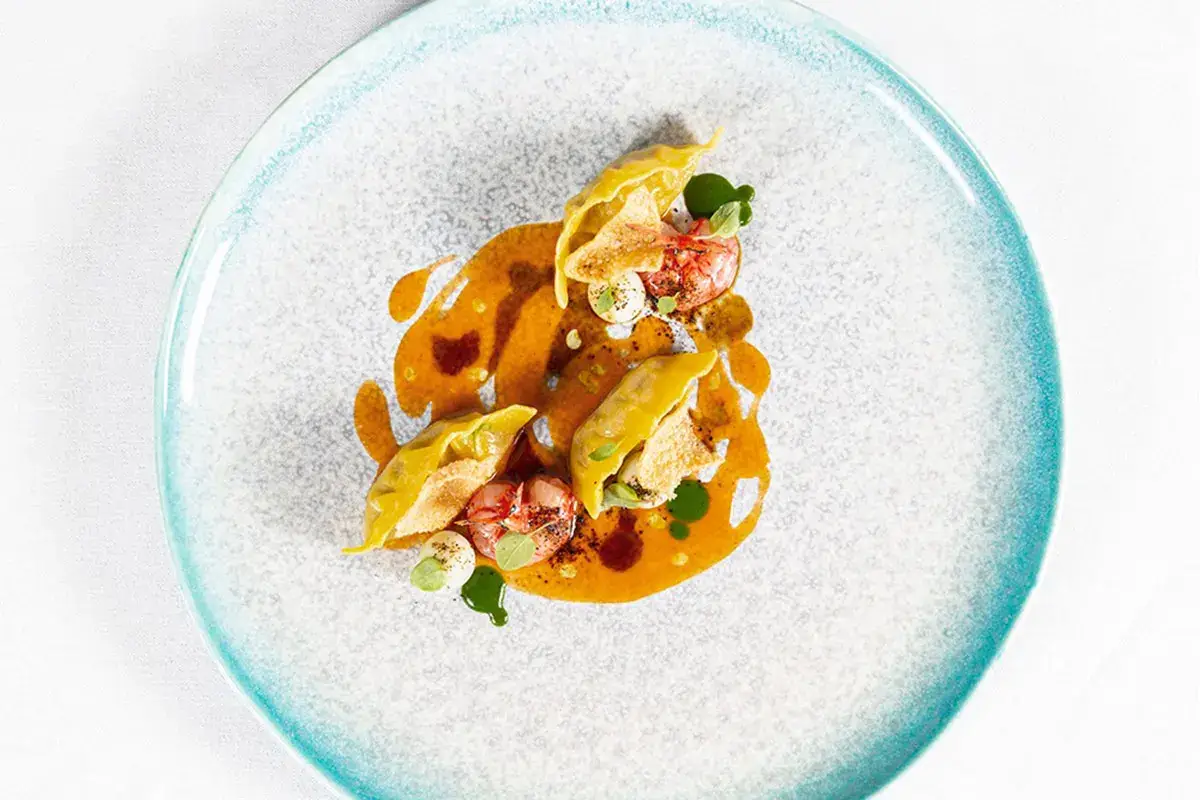 Ravioli di genovese, gambero rosso e perle di dragoncello [[Giro del Golfo in otto giorni]]: Albergo Regina Isabella a Ischia