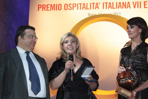 da sinistra: Maurizio Maddaloni, Stefania Panza e Maria Grazia Cucinotta da sinistra: Maurizio Maddaloni, Stefania Panza e Maria Grazia Cucinotta