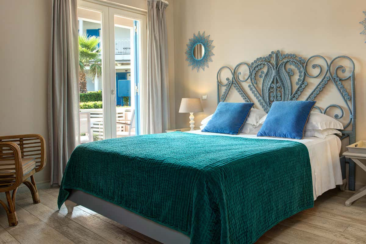 Una delle camere dell’hotel Les Sables Noirs & Spa